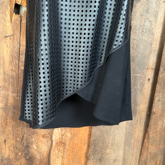Sachin + Babi Black Faux Perferated faux Leather Sleeveless Top - Size XSmall - Picture 4 of 9